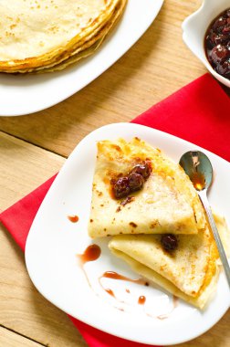 Vişne reçelli krep