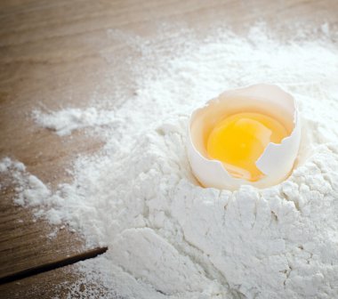 taze yumurta ve un