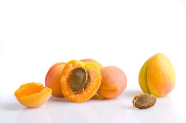 Olgun kayısı yığını