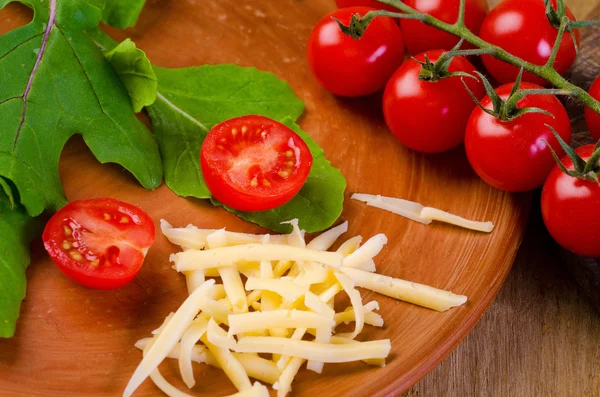 Tomates cherry con queso —  Fotos de Stock