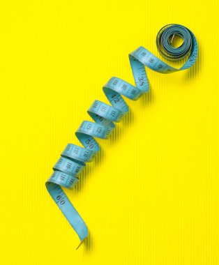 Bükülmüş şerit metre