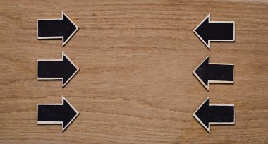 Ahşap derection okları