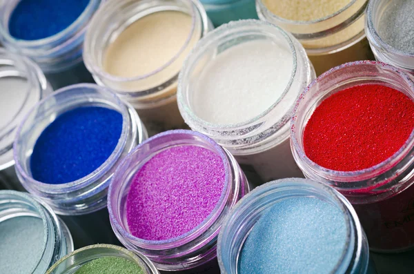 Pintura multicolor en tarros para maquillaje — Foto de Stock