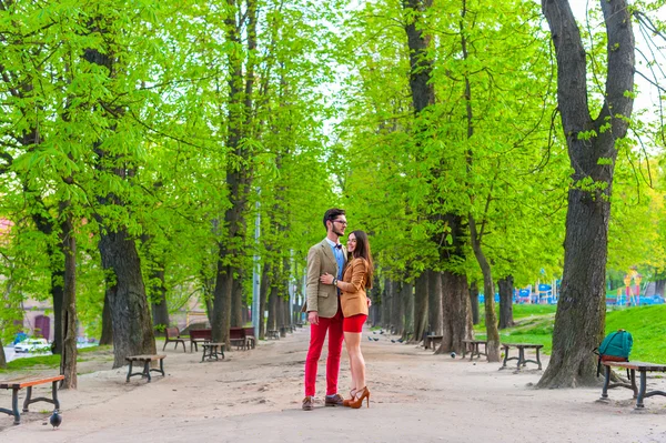 Hipster-Paar verliebt beim Küssen — Stockfoto