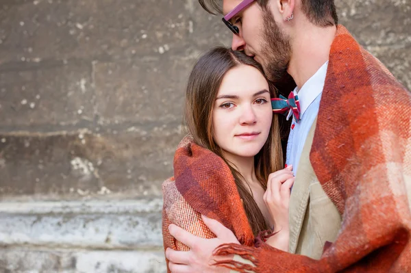 Elegantes stilvolles Paar im Stehen — Stockfoto