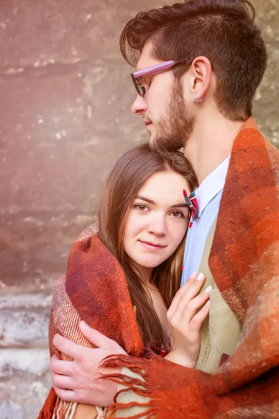 Elegantes stilvolles Paar im Stehen — Stockfoto