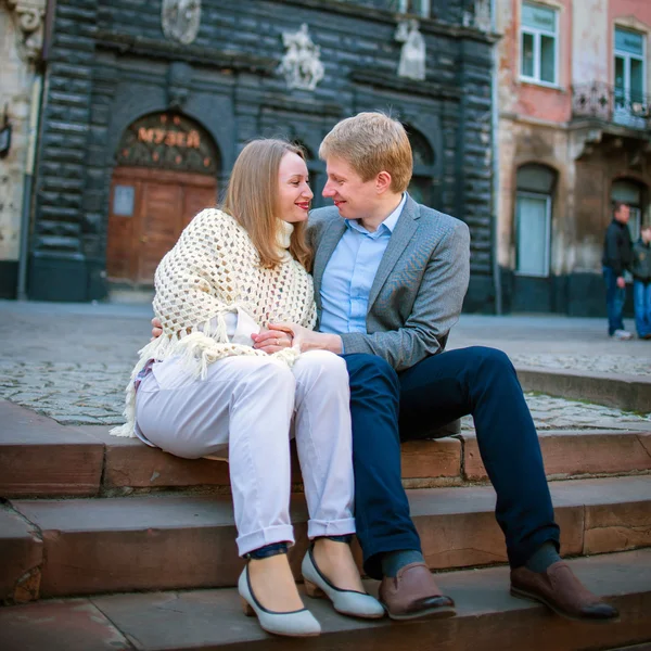 Viaje en pareja por ciudades europeas —  Fotos de Stock