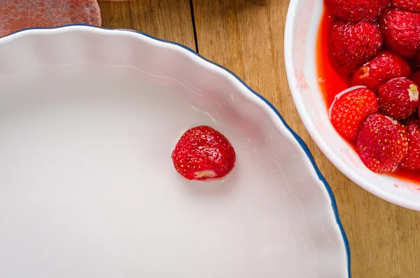 Zubereitung von leckerem süßen Kuchen — Stockfoto