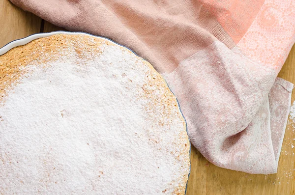 Подготовка вкусного сладкого торта — стоковое фото