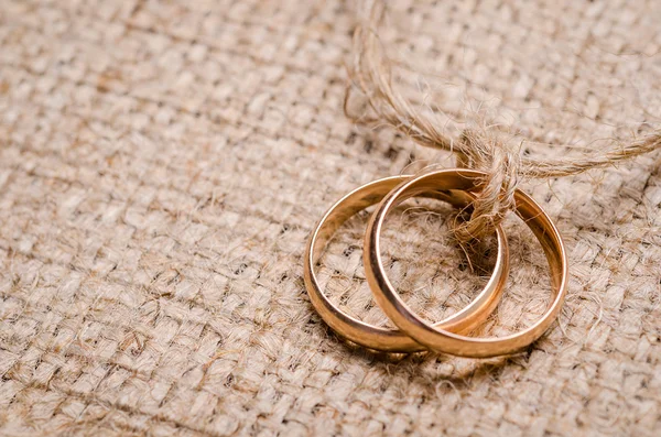 Two gold wedding rings — Stock Photo, Image