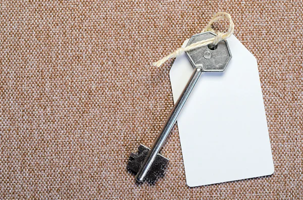 Etiqueta de papel adjunta a la llave — Foto de Stock