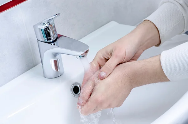 Wash basin and running water — Stock Photo, Image