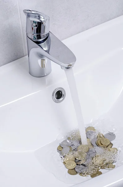 Wash basin and running water — Stock Photo, Image