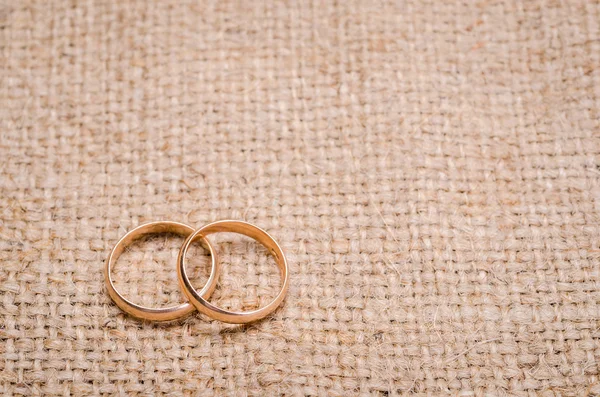 Two gold wedding rings — Stock Photo, Image