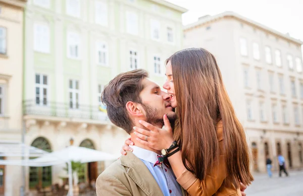 Couple in old city — Stock Photo, Image