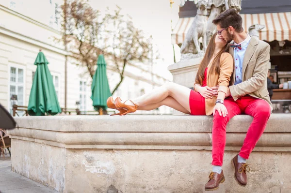 Couples  on streets of european city in summer — Stock Photo, Image