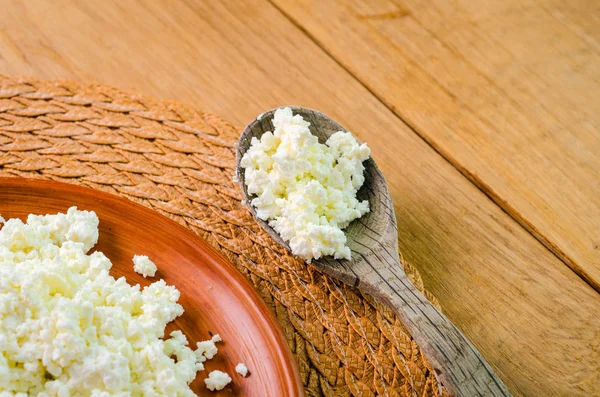 Curds on the brown plate — Stock Photo, Image
