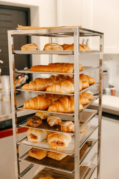 Frische Backwaren Zum Verkauf Einer Bäckerei — Stockfoto