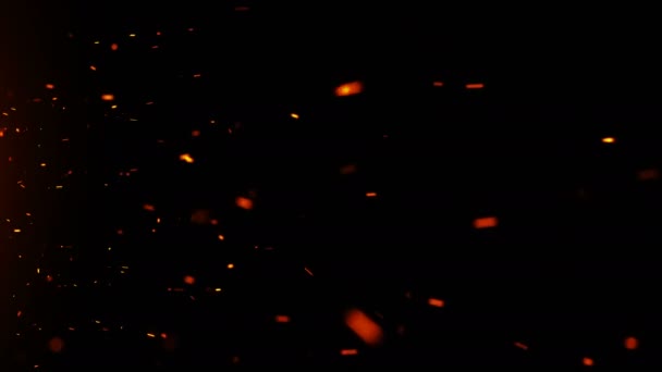Sol Taraftan Ağır Çekimde Ateş Kıvılcımları Yükseliyor Siyah Üzerine Izole — Stok video