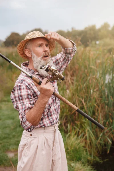 Vertical Shot Grandpa Looking Shocked Holding His Fishing Rod Standing — Stock Photo, Image