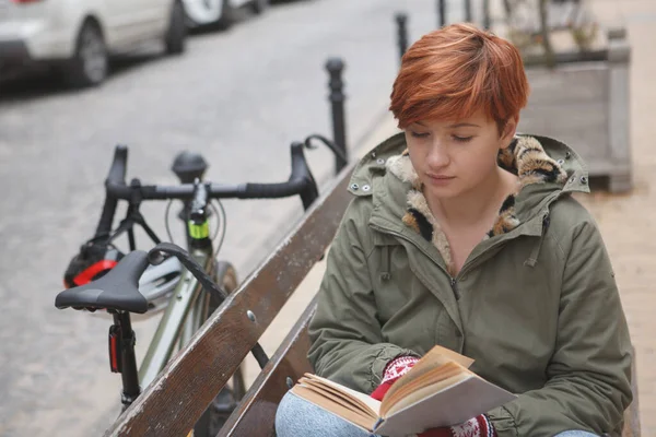 Close Lovely Young Woman Enjoying Reading Book Cycling City — Stock Photo, Image