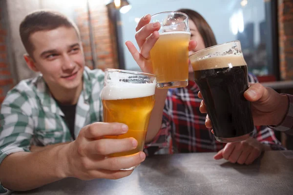 Selective Focus Beer Glasses Hands Young People Celebrating Beer Pub — Stock Photo, Image