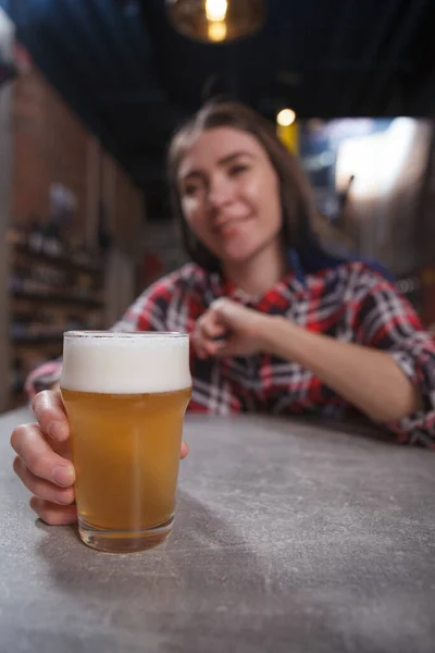 Selective Focus Craft Beer Glass Hand Young Lovely Woman Beer — Stock Photo, Image