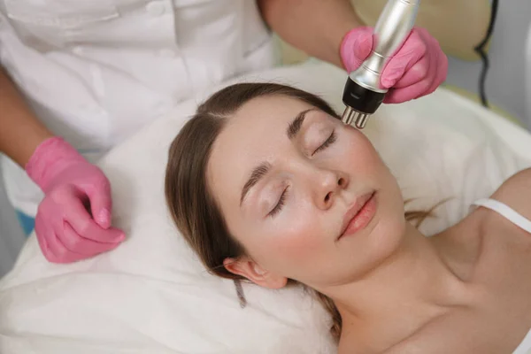 Close Woman Relaxing Beauty Salon Getting Professional Facial Procedure — Stock Photo, Image