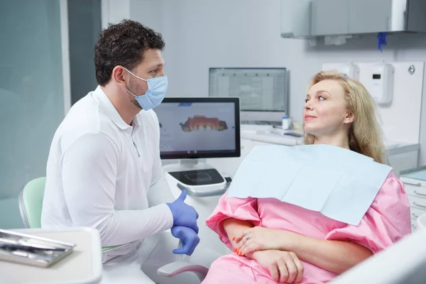 Dojrzałe Kobieta Mając Dentystyczne Wizyty Dentysta Biuro — Zdjęcie stockowe