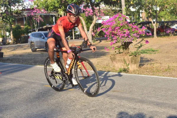 Dilettanti Ciclisti Pista Liscia Sono Competizione Nello Spettacolo Bangsaphan Trilon — Foto Stock
