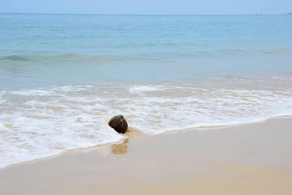 タイのトランプにある砂浜とビーチの島の景色 — ストック写真