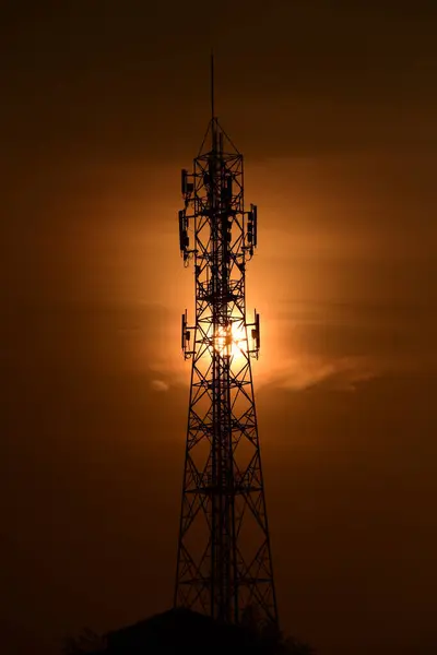 Telekomunikační Věž Antény Vysokopólový Přenos Signálu Bezdrátový Telefon Bezdrátová Komunikace — Stock fotografie