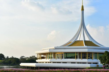 Doğada renkli çiçekler, bahçede çiçekler. Suan Luang Rama IX Parkı 'nda açan çiçekler..