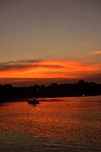 Hermoso Cielo Amarillo Dorado Después Del Atardecer Imagen Una Puesta — Foto de Stock