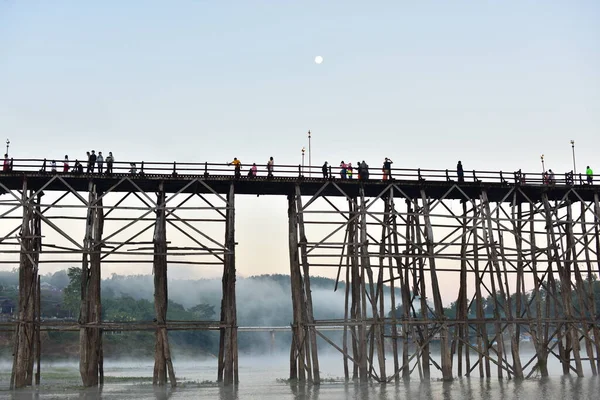 Puente Madera Alto Sobre Río — Foto de Stock