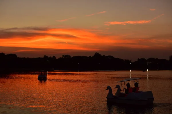 Hermoso Atardecer Sobre Lago Tailandia — Foto de Stock