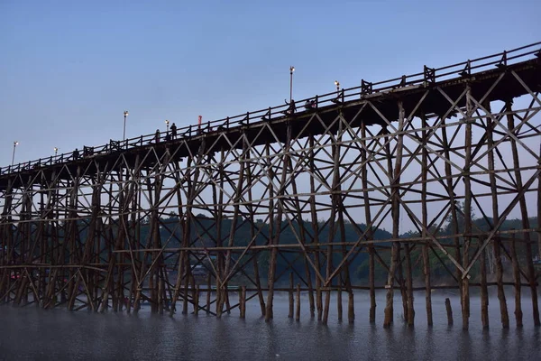 Puente Madera Alto Sobre Río — Foto de Stock