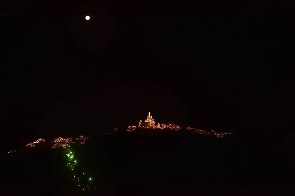 Буддийский Храм Ночью — стоковое фото