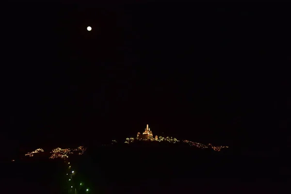 夜間の仏教寺院 — ストック写真