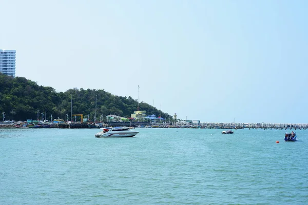 泰国帕塔亚市有许多船只的海湾 — 图库照片