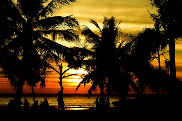 Coucher Soleil Belle Vue Sur Plage Parmi Les Nombreuses Personnes — Photo