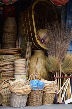 Hasır çarşı, Rattan sepeti. Rattan ya da bambu el işi. Doğal saman sepetinden yapılmış. Sepet hasır hasır Tayland el yapımı. arkaplan ve tasarım için dokuma bambu dokusudur.
