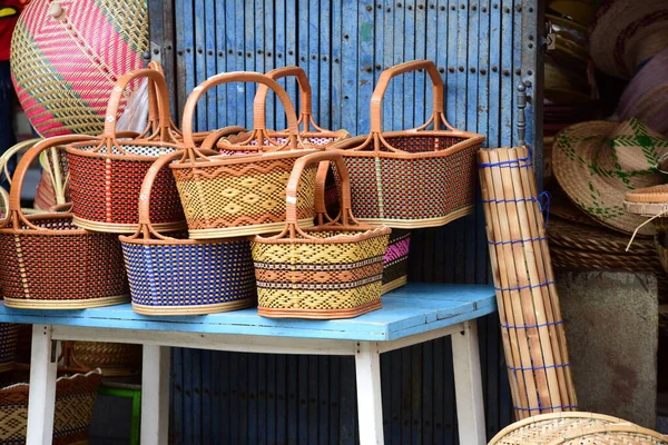 Hasır Çarşı Rattan Sepeti Rattan Bambu Işi Doğal Saman Sepetinden — Stok fotoğraf