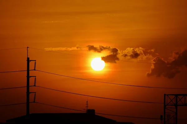 Sonnenuntergangsansicht Schöner Goldgelber Himmel Großstädten Stromübertragungssystem Mit Dem Himmel Und — Stockfoto
