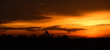 Dağlarda gün batımı