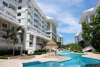 Yüzme havuzlu modern villa 