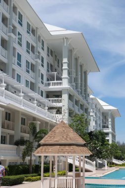 Yüzme havuzlu modern villa 