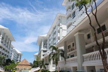 Yüzme havuzlu modern villa 