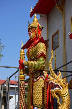 Yasak Tayland 'da altın koruyucu heykel