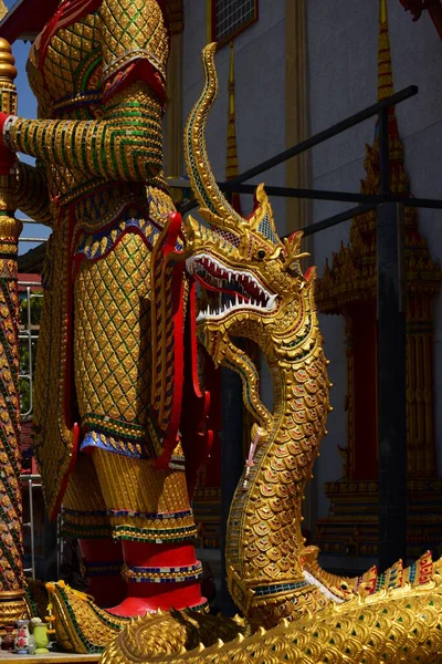 Golden Statue Wat Phra Kaew Bangkok Thailand — Stock Photo, Image
